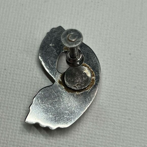VINTAGE Silver Tone Winged Style Screwback Earrings - Picture 8 of 9